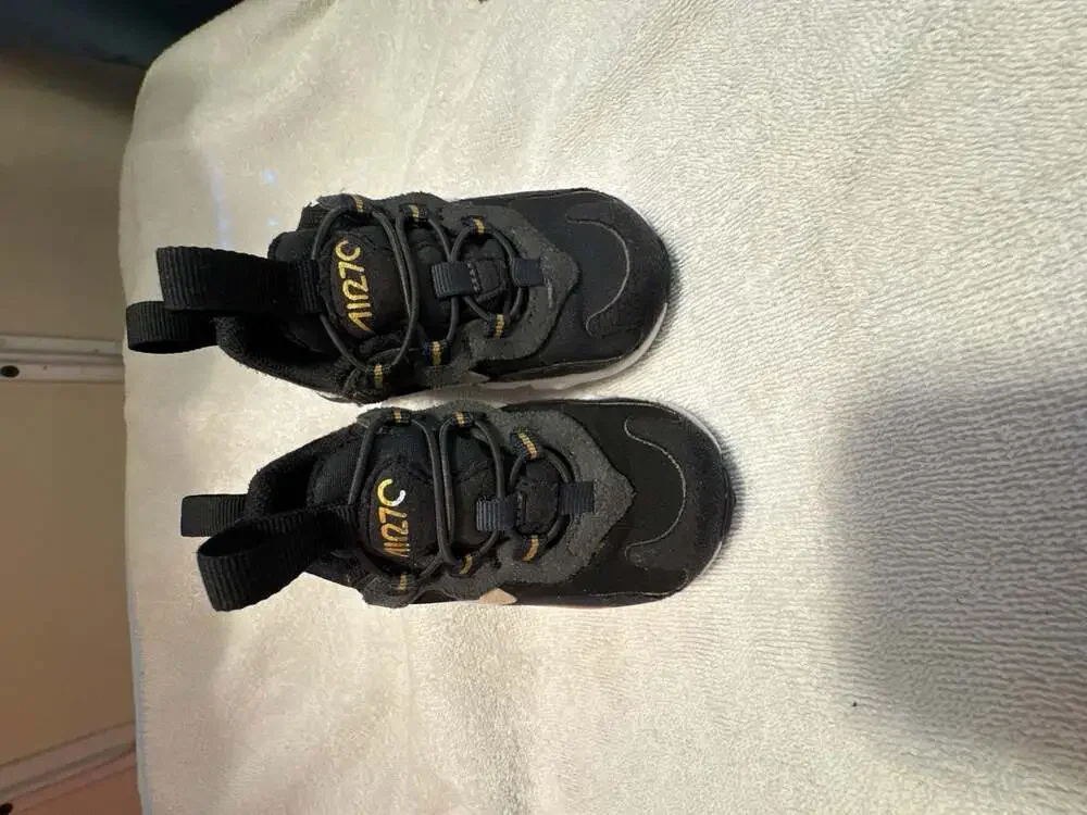Nike Air Max 270 React Toddler Shoes Black/Metallic Gold Size 5C